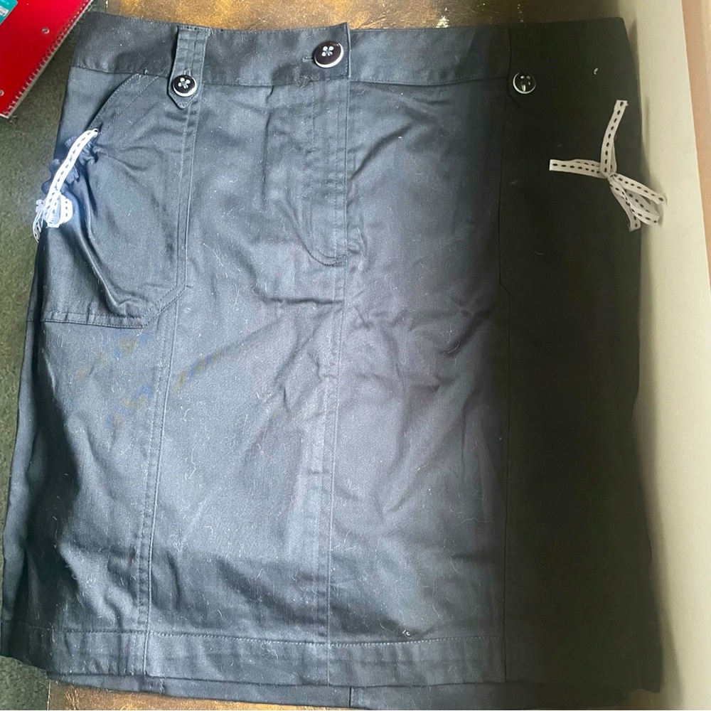 Black With Bow Details Women’s Stretch Skort in Size 8 from Larry Levine
